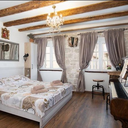 Domus Maximus Apartment Пула Екстериор снимка