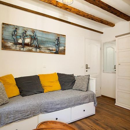 Domus Maximus Apartment Пула Екстериор снимка
