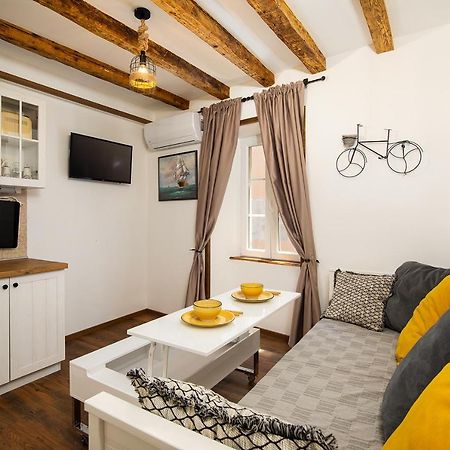 Domus Maximus Apartment Пула Екстериор снимка