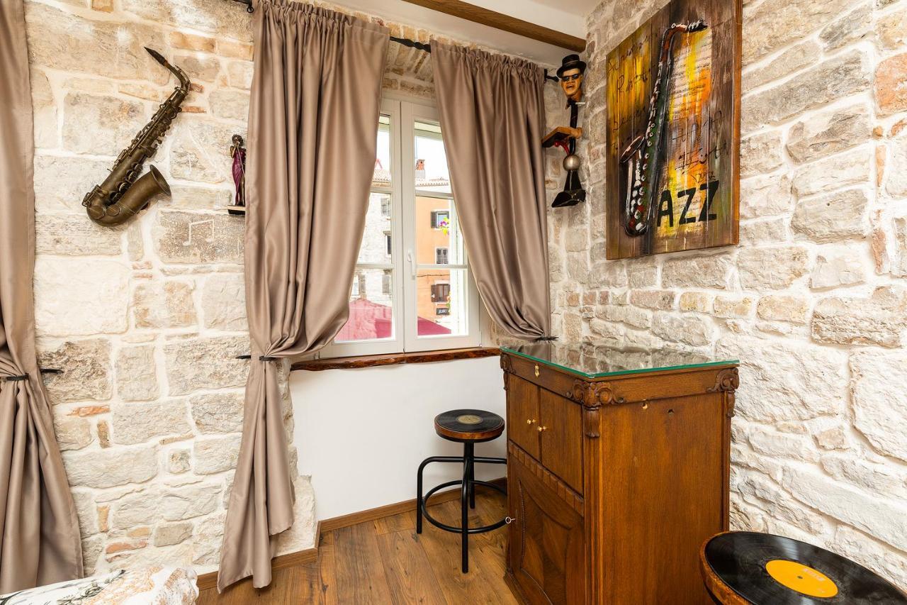 Domus Maximus Apartment Пула Екстериор снимка