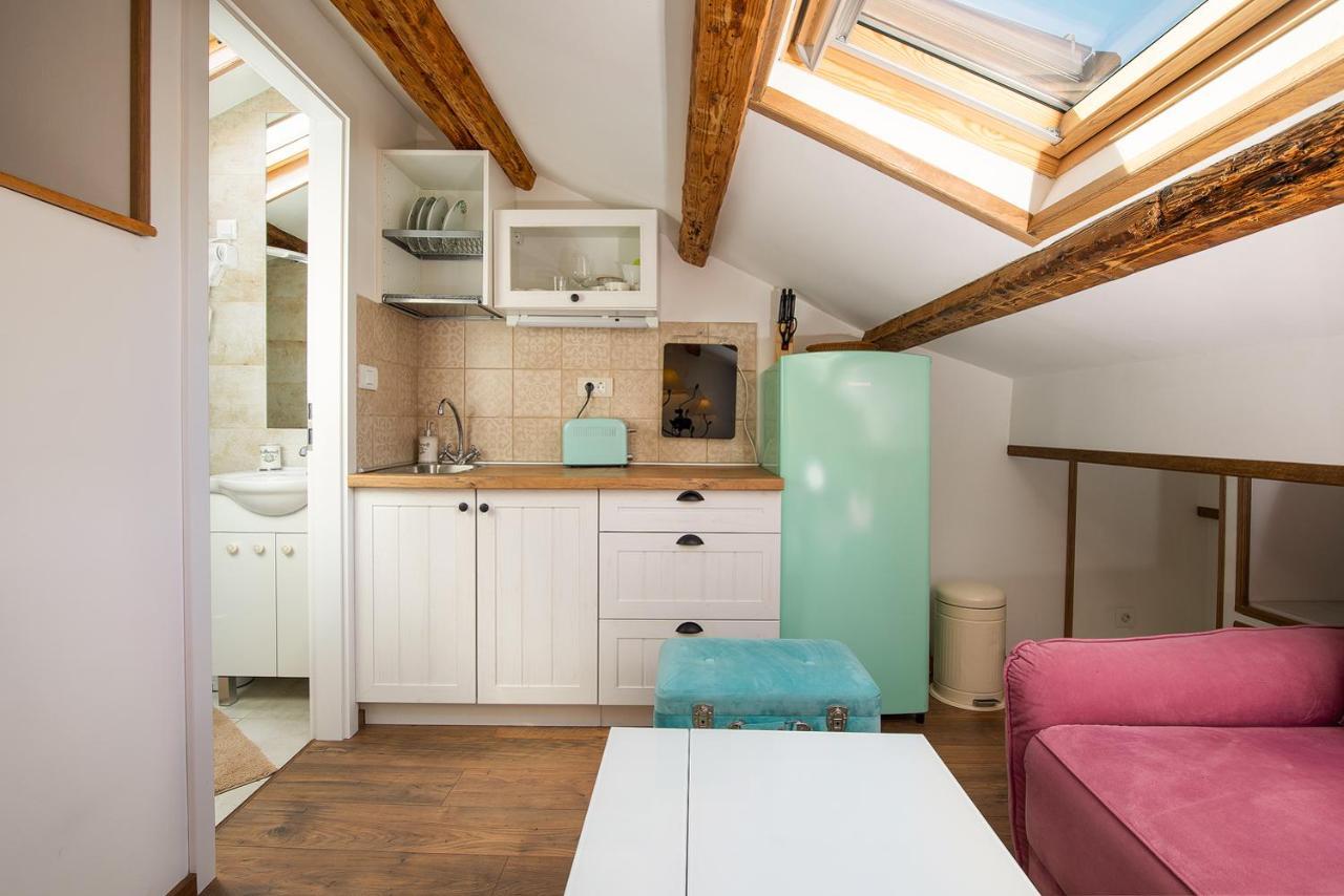 Domus Maximus Apartment Пула Екстериор снимка