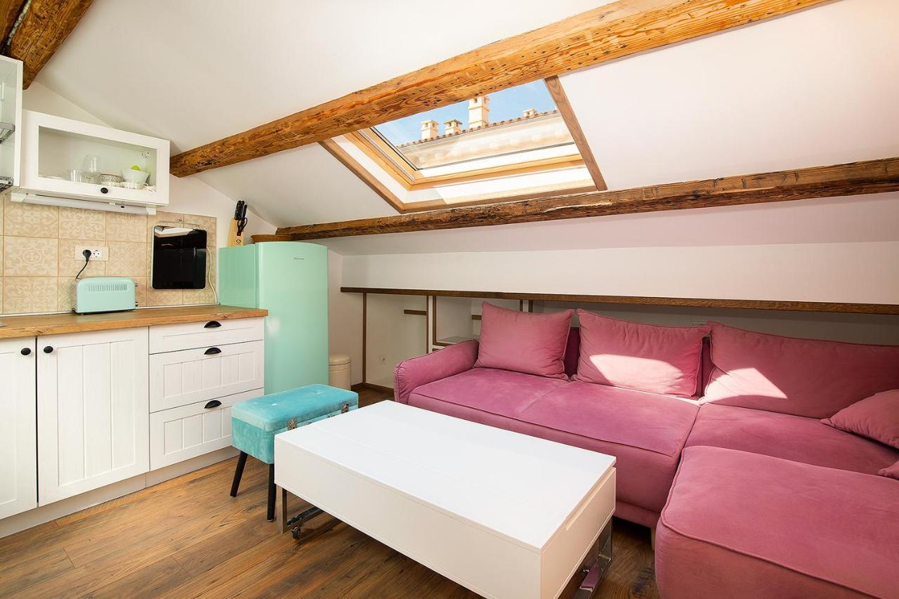 Domus Maximus Apartment Пула Екстериор снимка