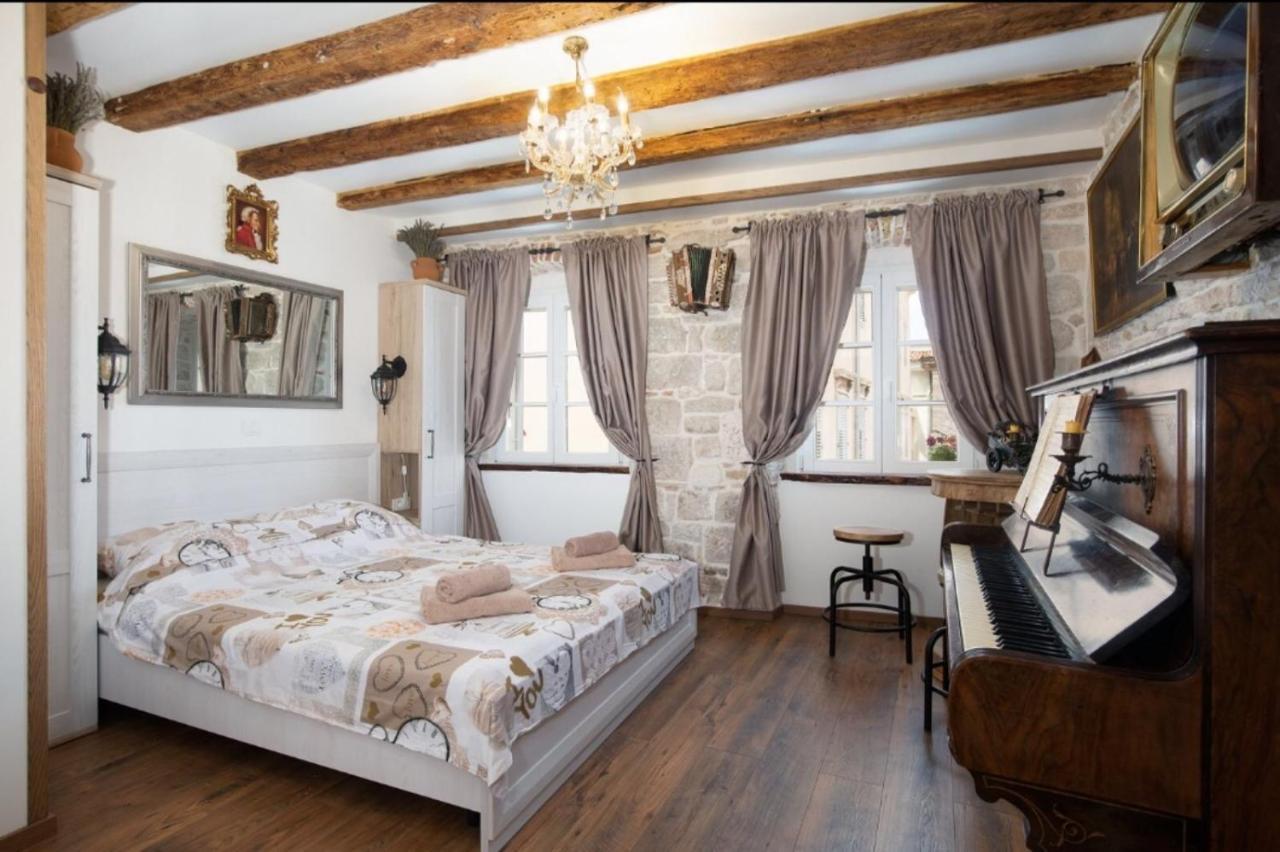 Domus Maximus Apartment Пула Екстериор снимка
