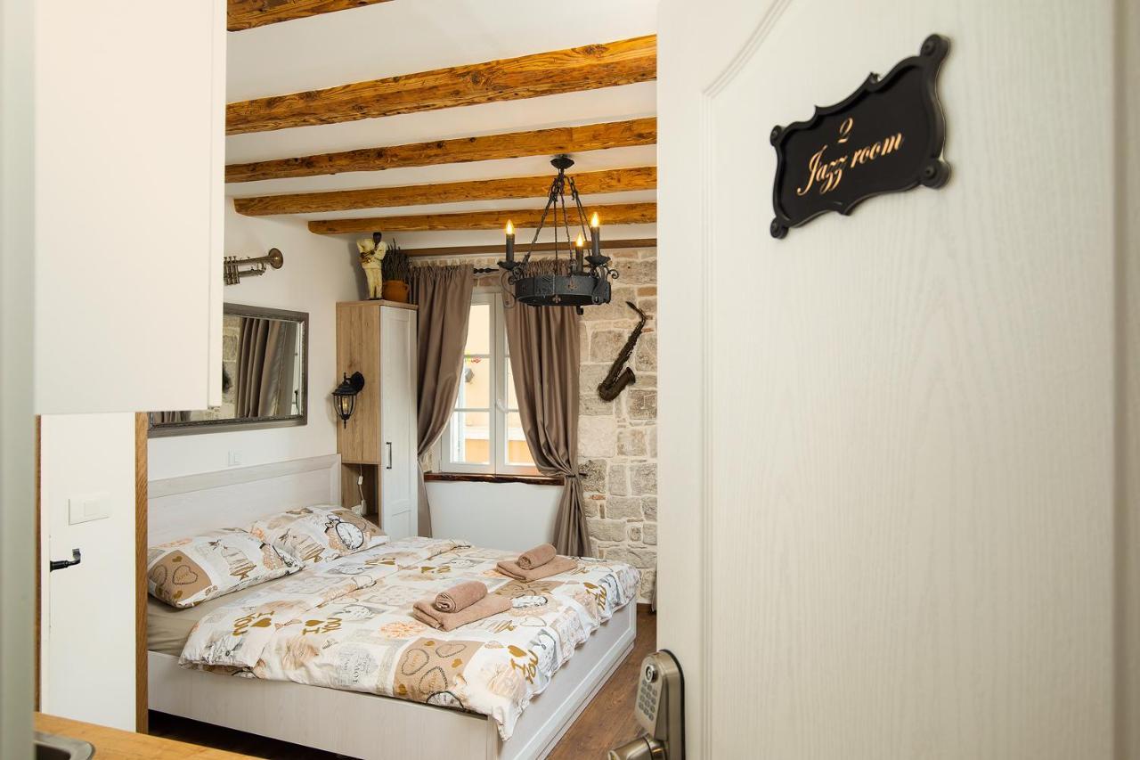 Domus Maximus Apartment Пула Екстериор снимка