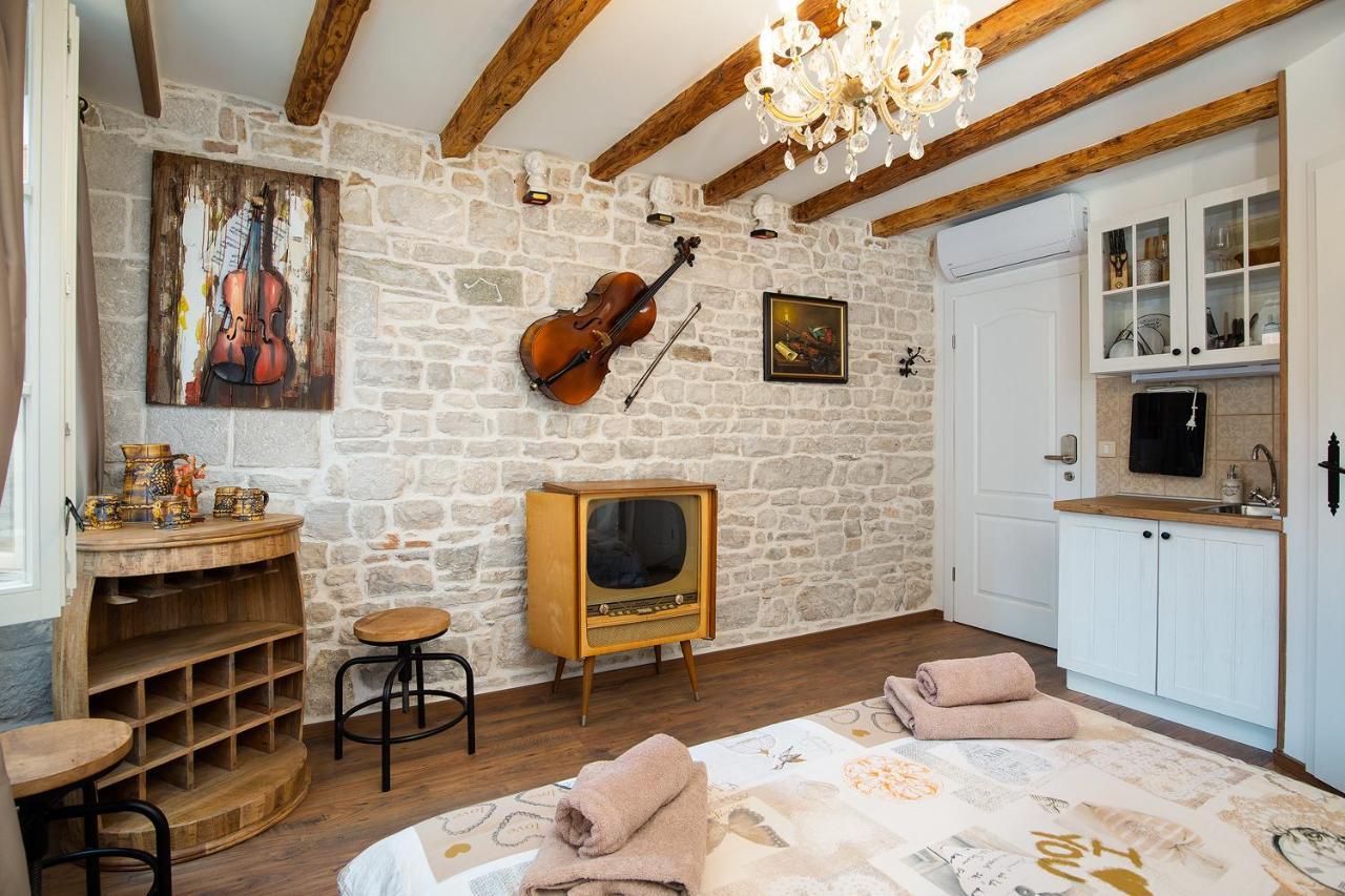Domus Maximus Apartment Пула Екстериор снимка