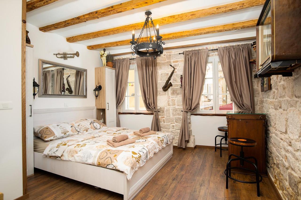 Domus Maximus Apartment Пула Екстериор снимка