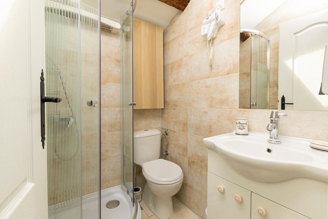 Domus Maximus Apartment Пула Екстериор снимка