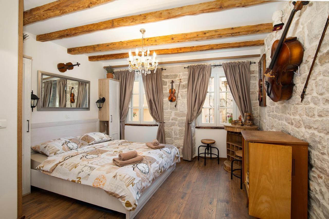 Domus Maximus Apartment Пула Екстериор снимка