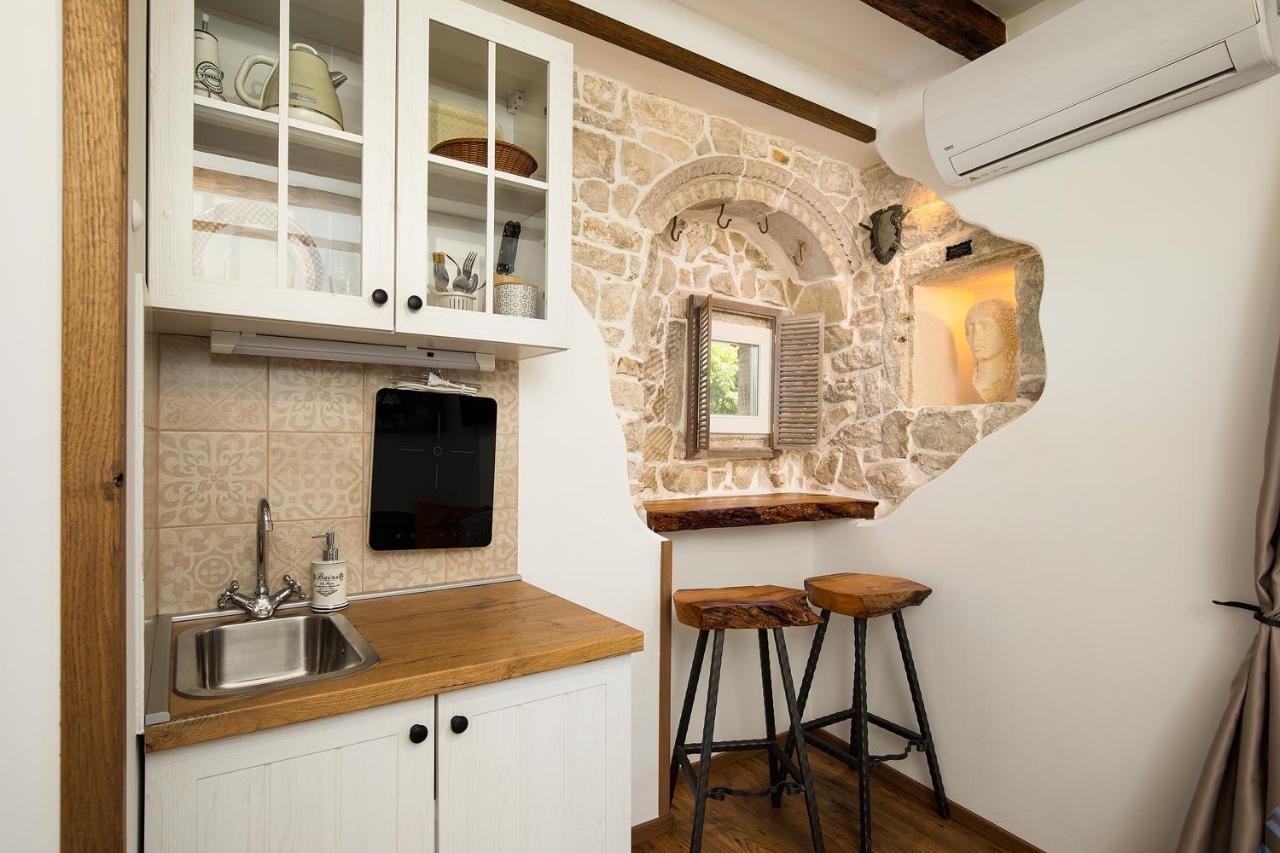 Domus Maximus Apartment Пула Екстериор снимка