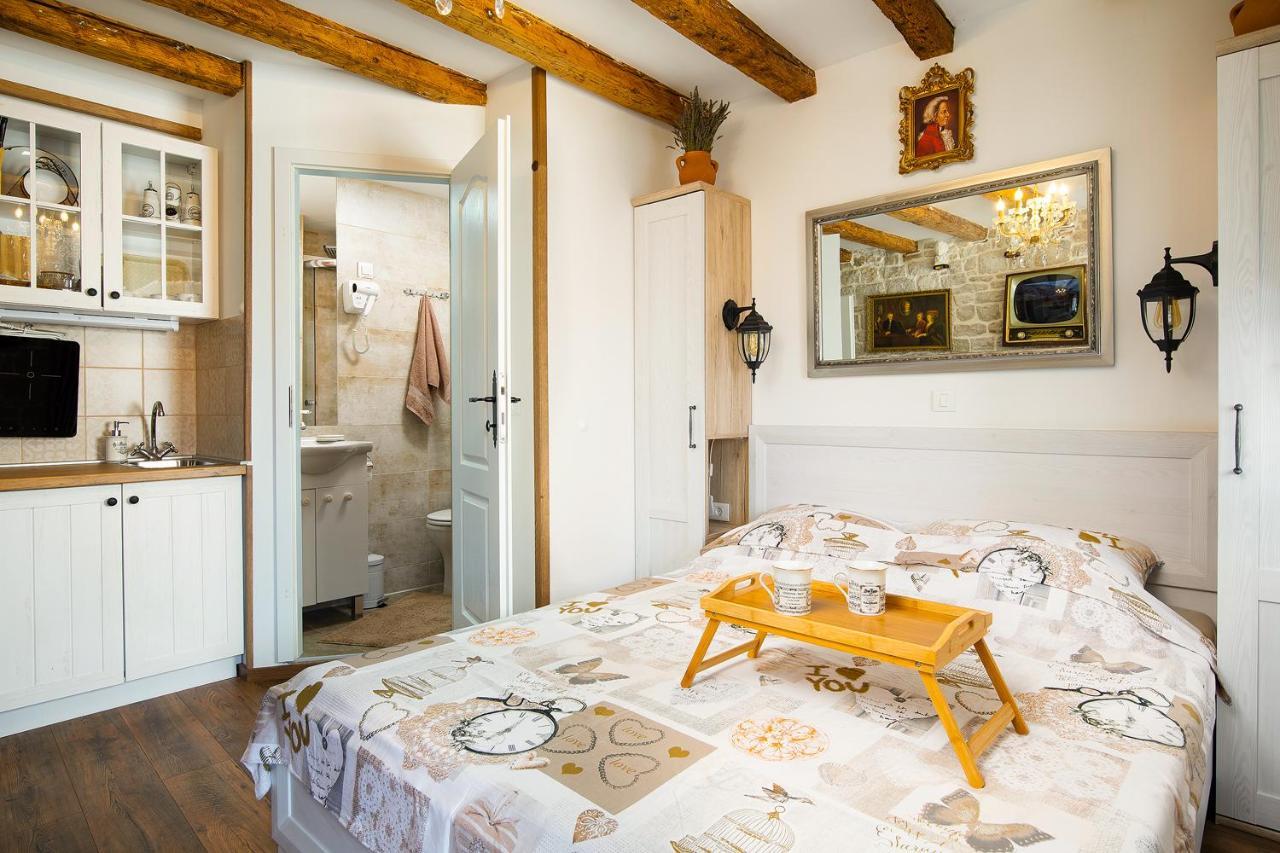 Domus Maximus Apartment Пула Екстериор снимка