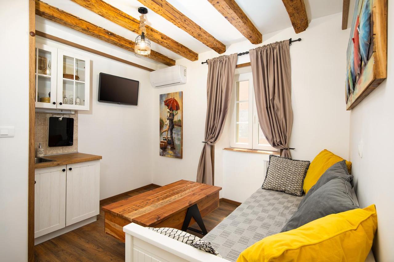 Domus Maximus Apartment Пула Екстериор снимка