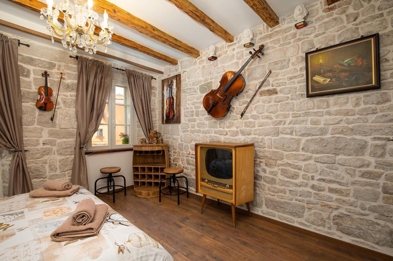 Domus Maximus Apartment Пула Екстериор снимка
