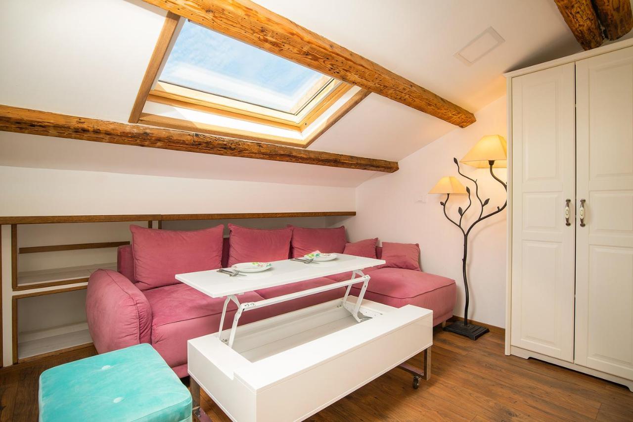 Domus Maximus Apartment Пула Екстериор снимка