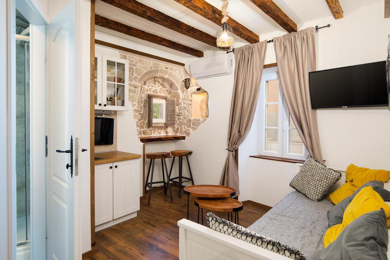 Domus Maximus Apartment Пула Екстериор снимка