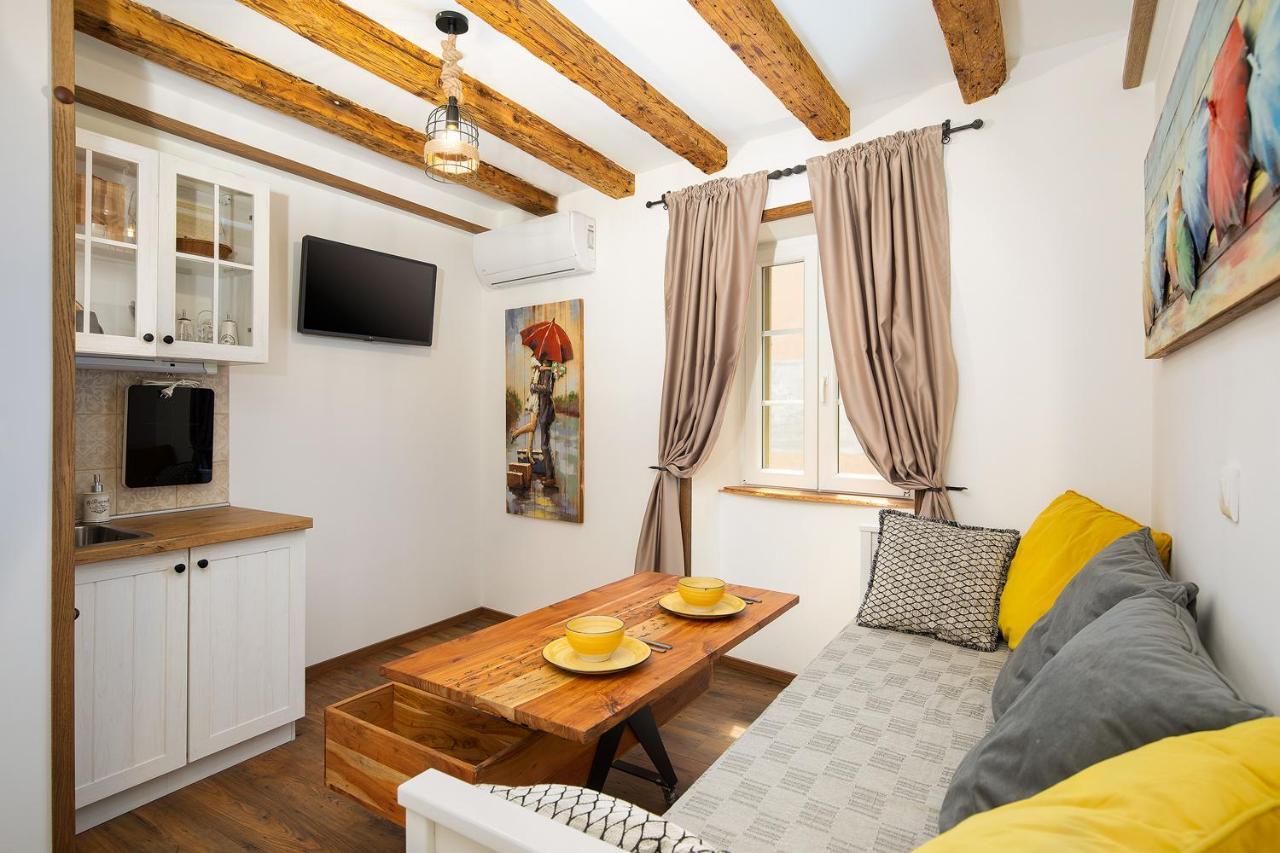 Domus Maximus Apartment Пула Екстериор снимка