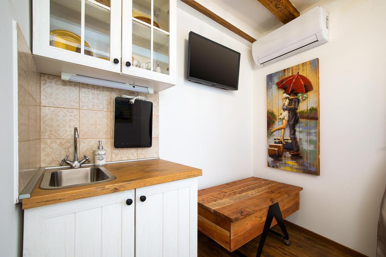 Domus Maximus Apartment Пула Екстериор снимка
