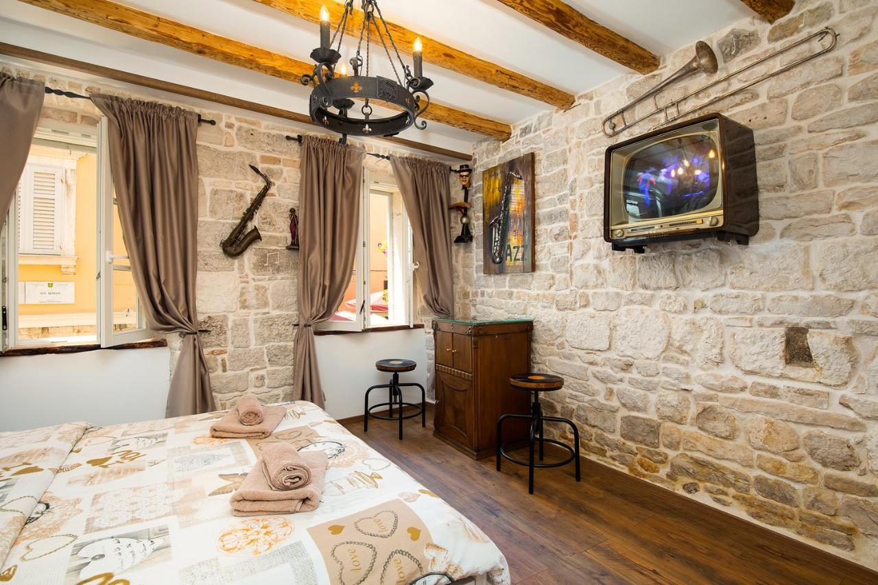 Domus Maximus Apartment Пула Екстериор снимка