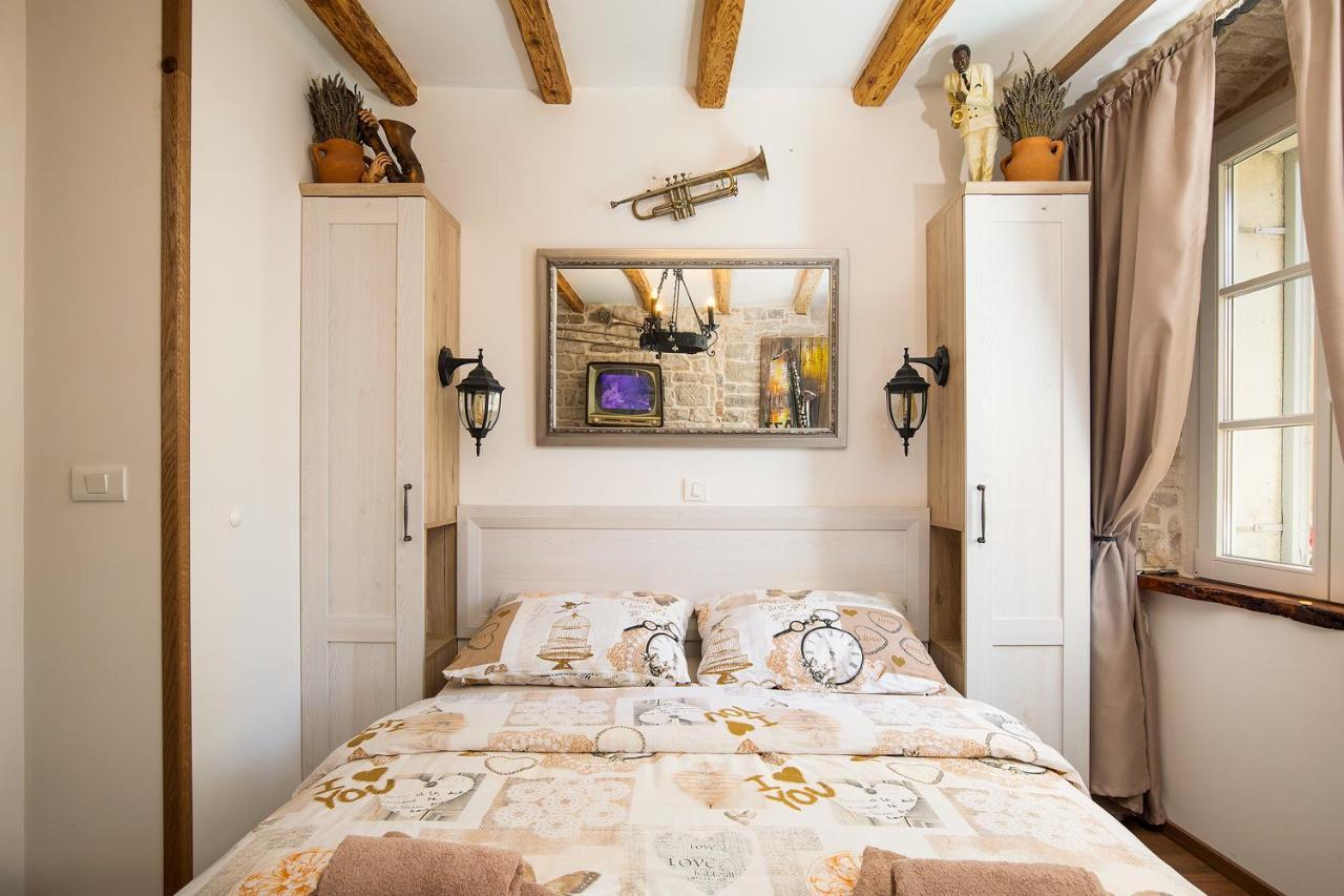 Domus Maximus Apartment Пула Екстериор снимка