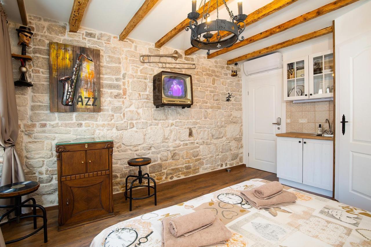 Domus Maximus Apartment Пула Екстериор снимка