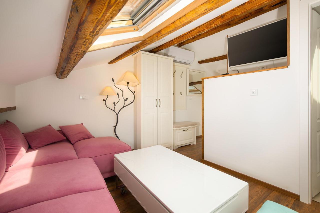 Domus Maximus Apartment Пула Екстериор снимка